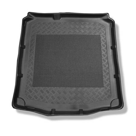 Tapis de coffre pour Volkswagen Jetta 1K Berline (08.2005-2011) - bac de coffre - protection de coffre voiture - Aristar - Standard - sans cavité gauche et droite